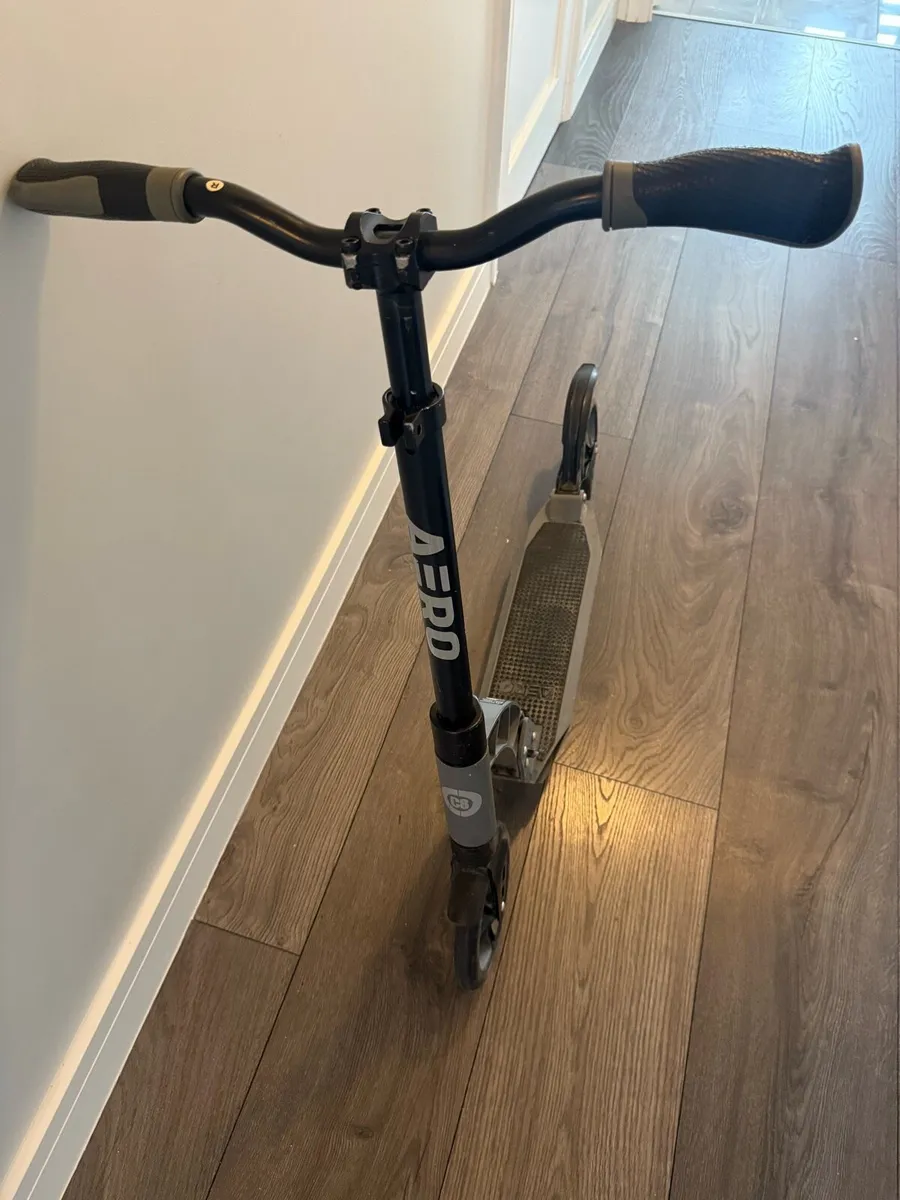 Scooter - Image 2