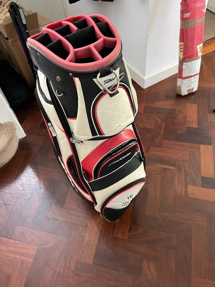 Titleist Tour Staff Bag – CLASSIC Tour Look - Image 2