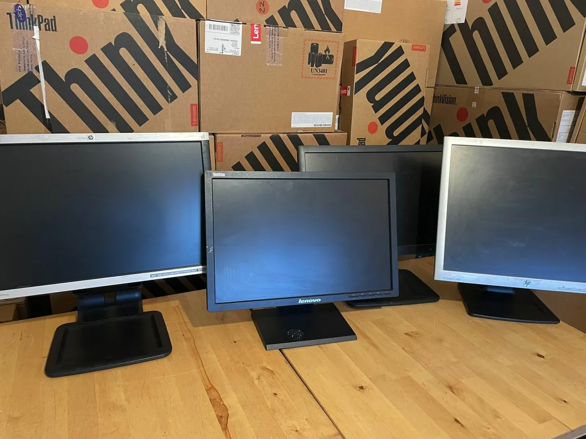 Lenovo & HP Assorted 19" Computer Flatscreens - Image 1
