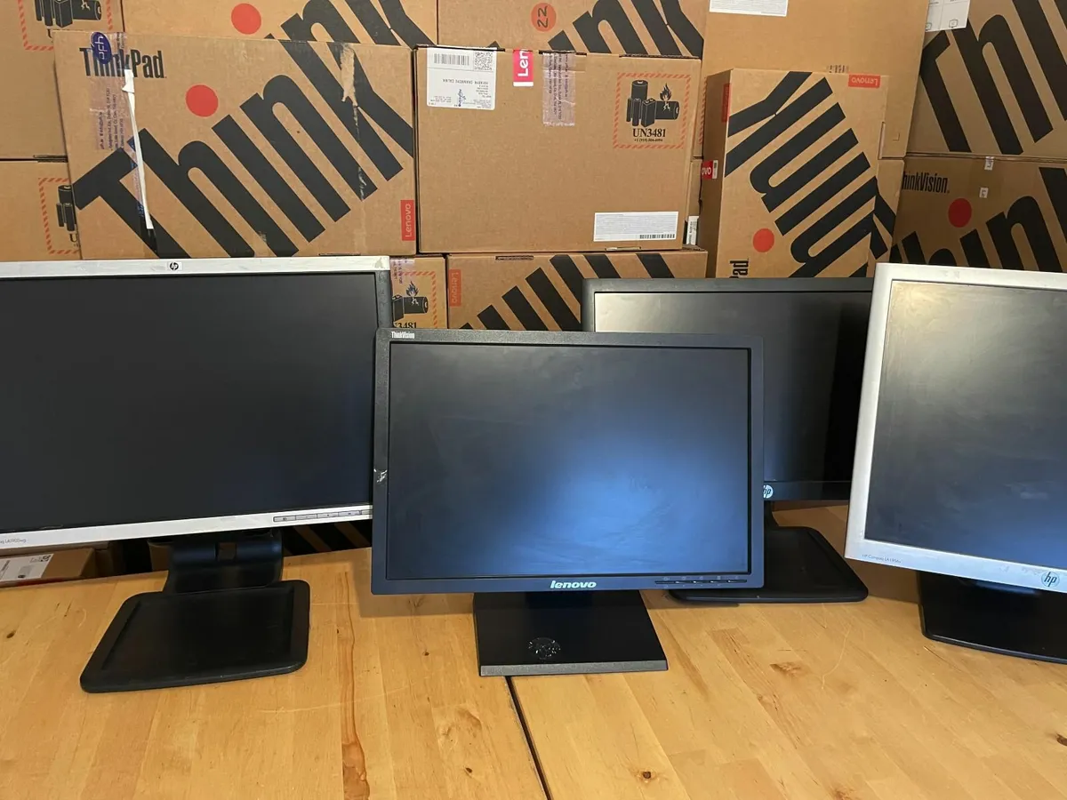 Lenovo & HP Assorted 19" Computer Flatscreens - Image 4