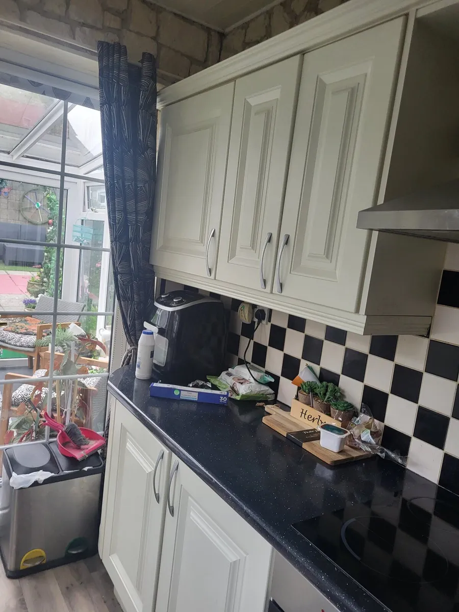 Kitchen units and counter tops - Image 3