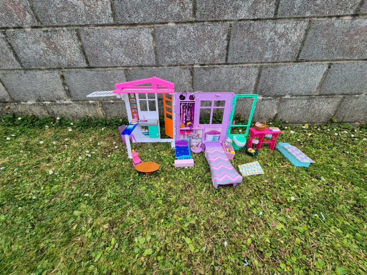 Barbie house - Image 1