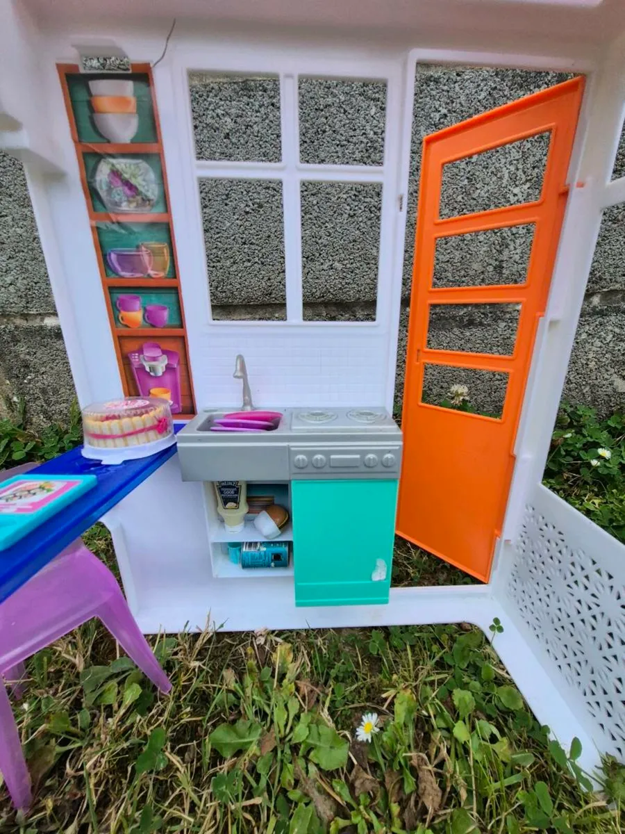 Barbie house - Image 2