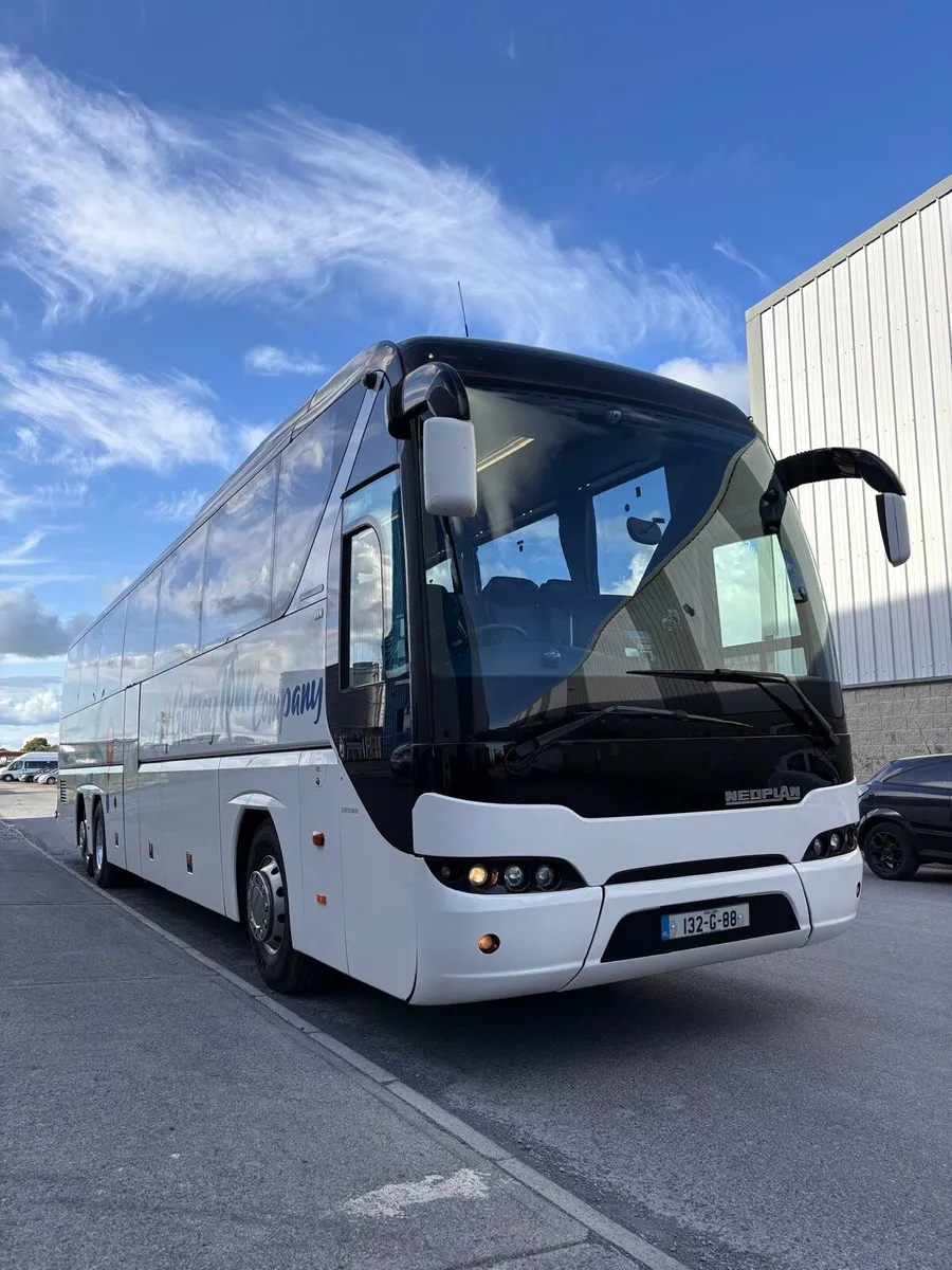 2013 man neoplan 61 seater coach - Image 1
