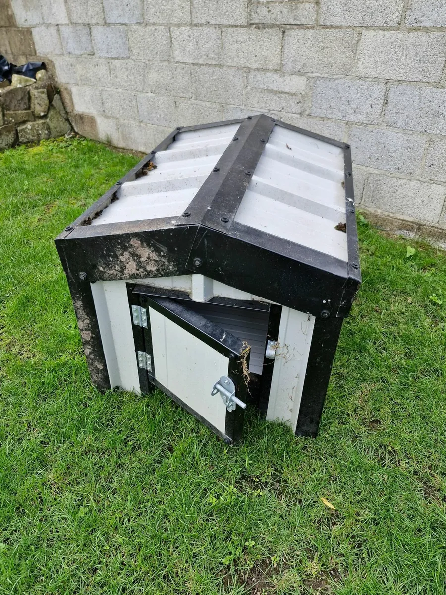 Dog shed - Image 2