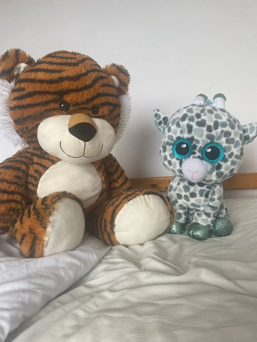 Huge tiger and huge giraffe teddys - Image 1