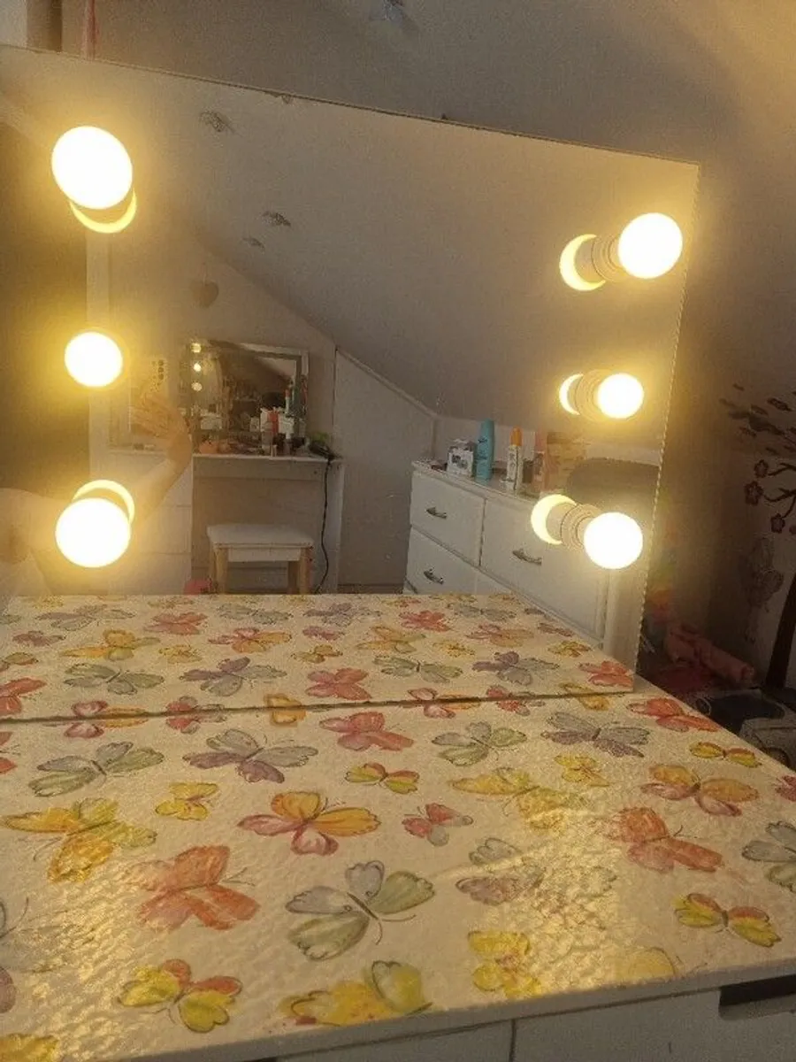 2 drawer vanity desk with lights - Image 1