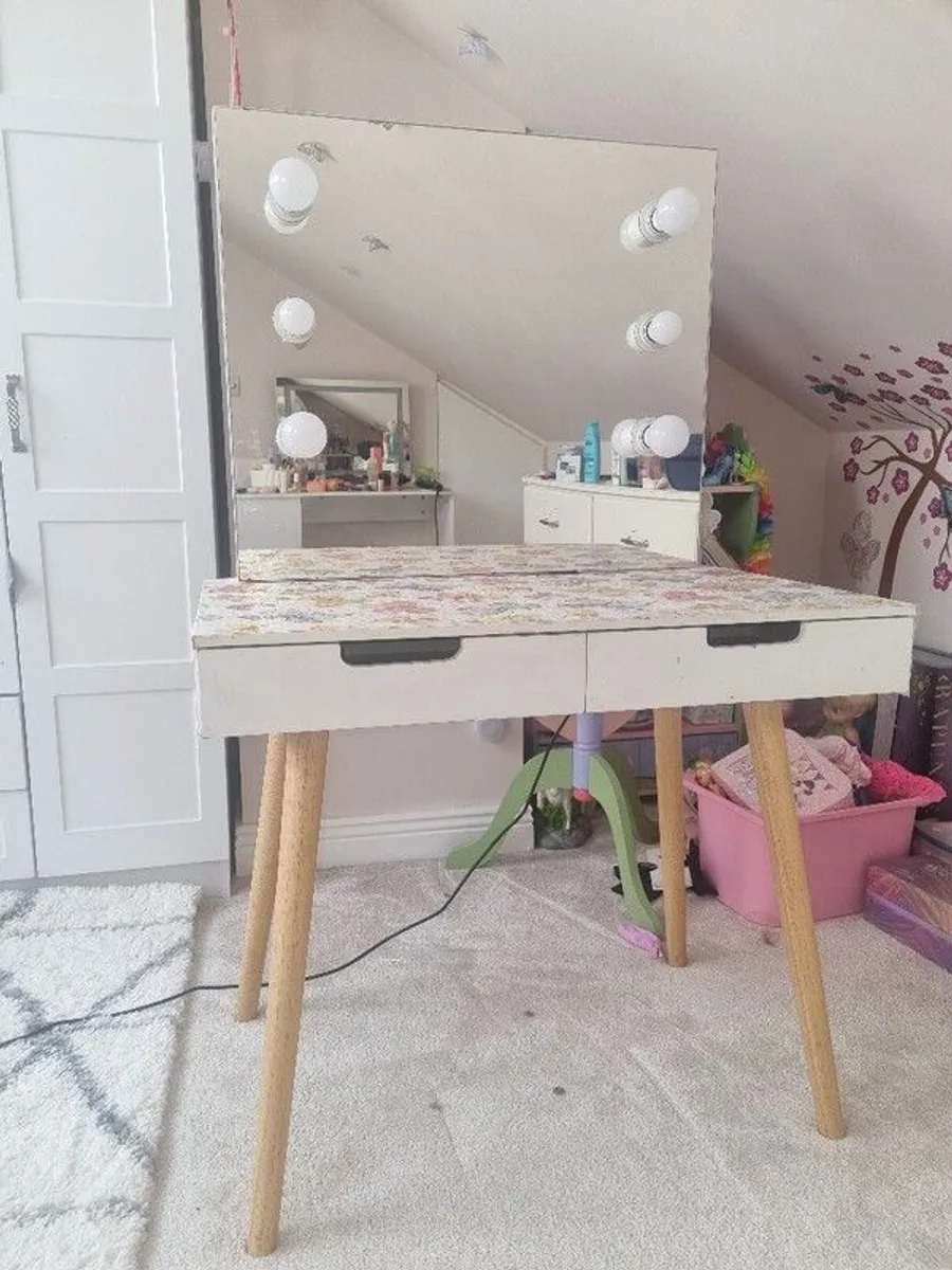 2 drawer vanity desk with lights - Image 4