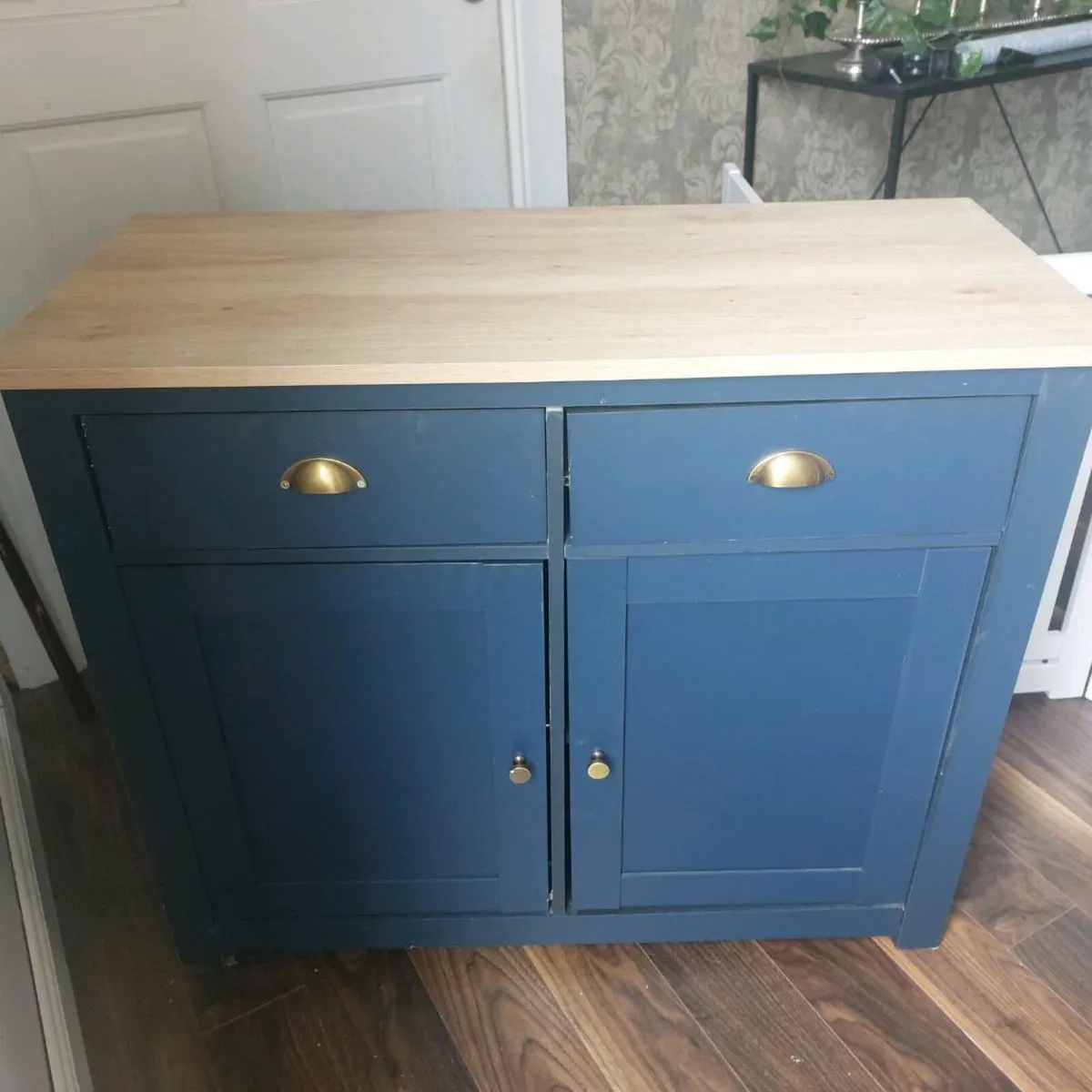 Cabinet and matching TV stand - Image 1