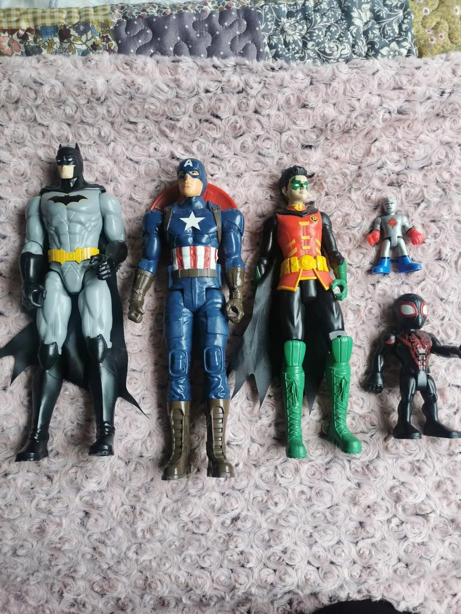 Action figures - Image 1