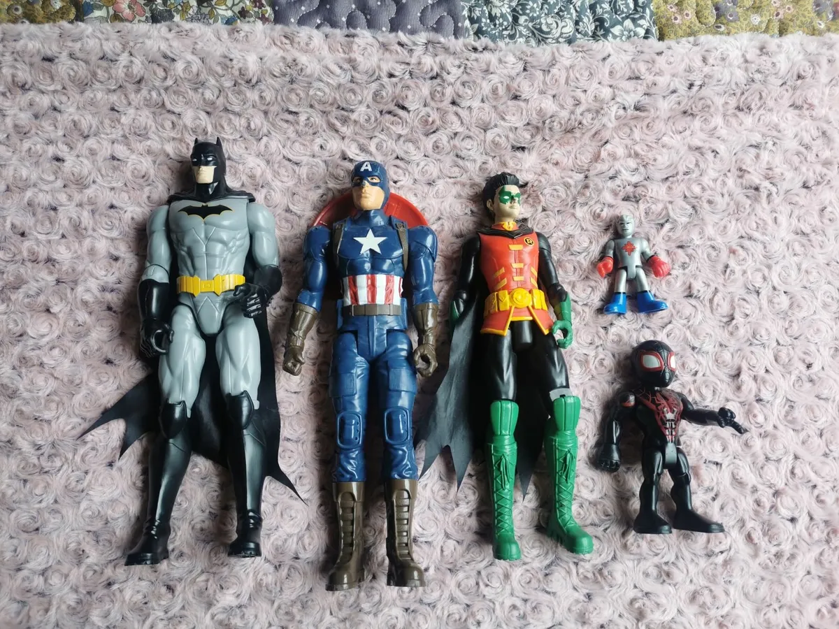 Action figures - Image 2