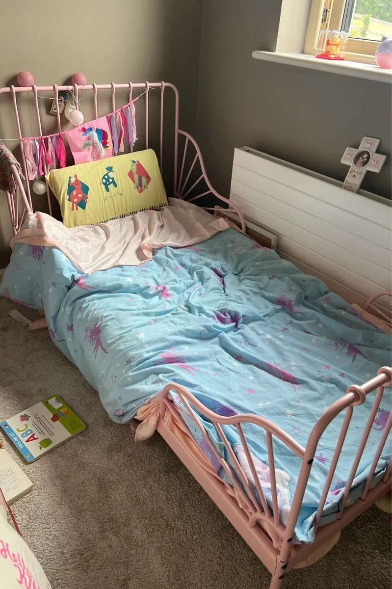Kids pink bed - Image 1