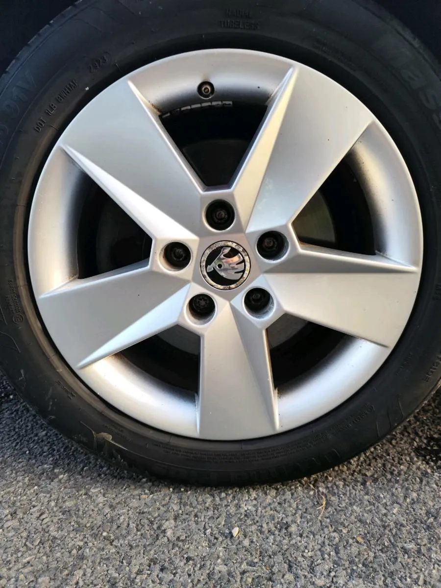 161 Skoda Octavia DSG (NCT 9/26 TAX 9/25) - Image 3