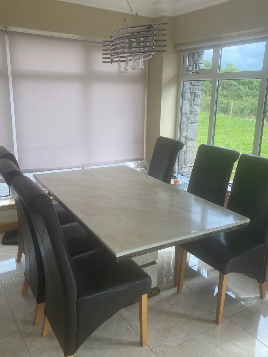 Marble table and six chairs - Image 3