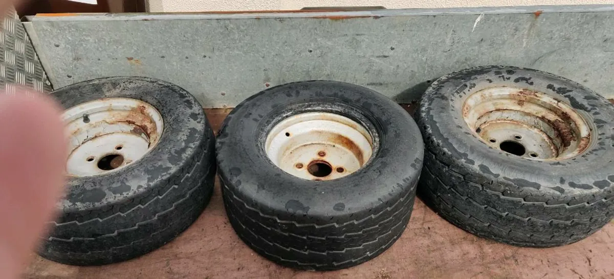 Ifor Williams trailer flotation tyre - Image 2