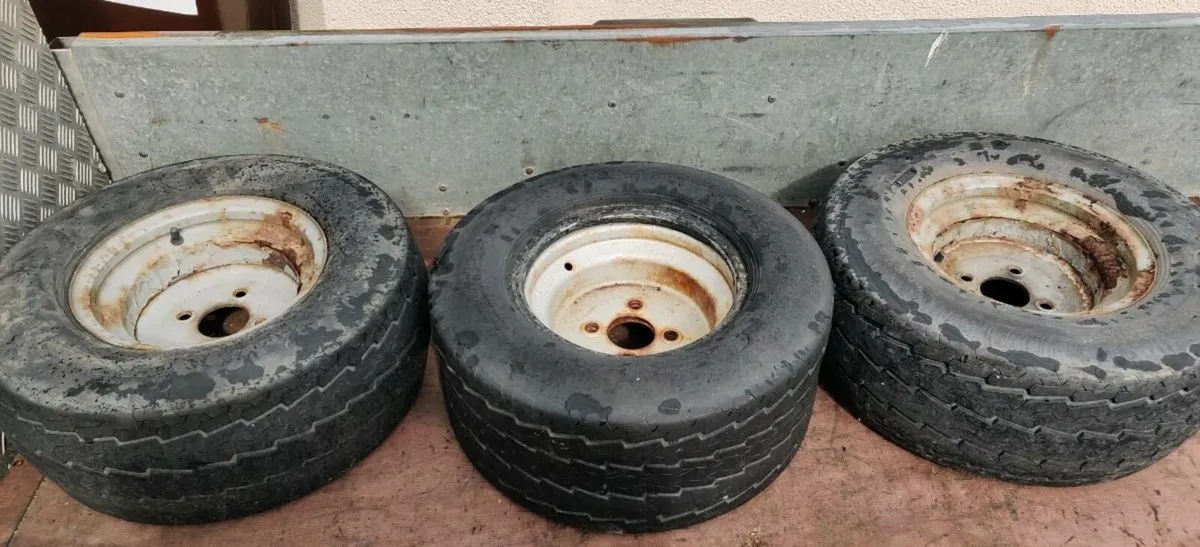 Ifor Williams trailer flotation tyre - Image 3