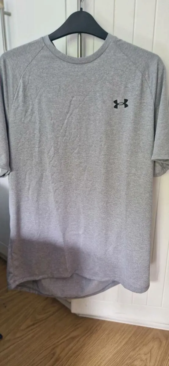 T shirt - Image 1