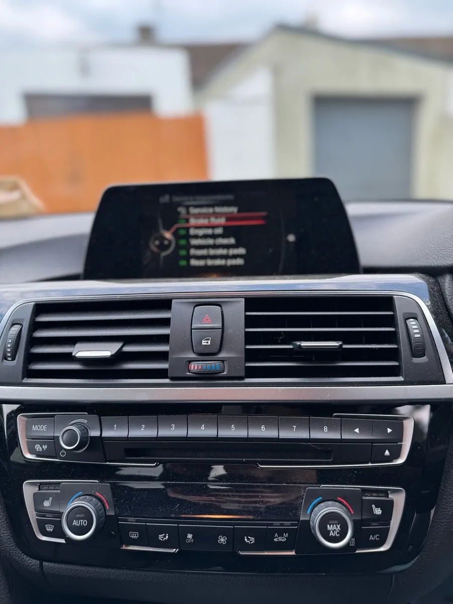 Bmw 3-series 2016 - 316D auto low milage - Image 4