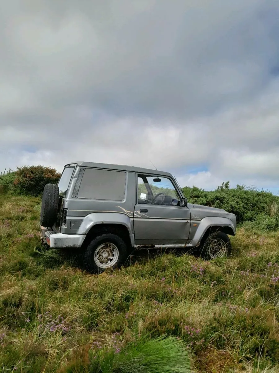 1993 daihatsu fourtrak 2.8 - Image 2