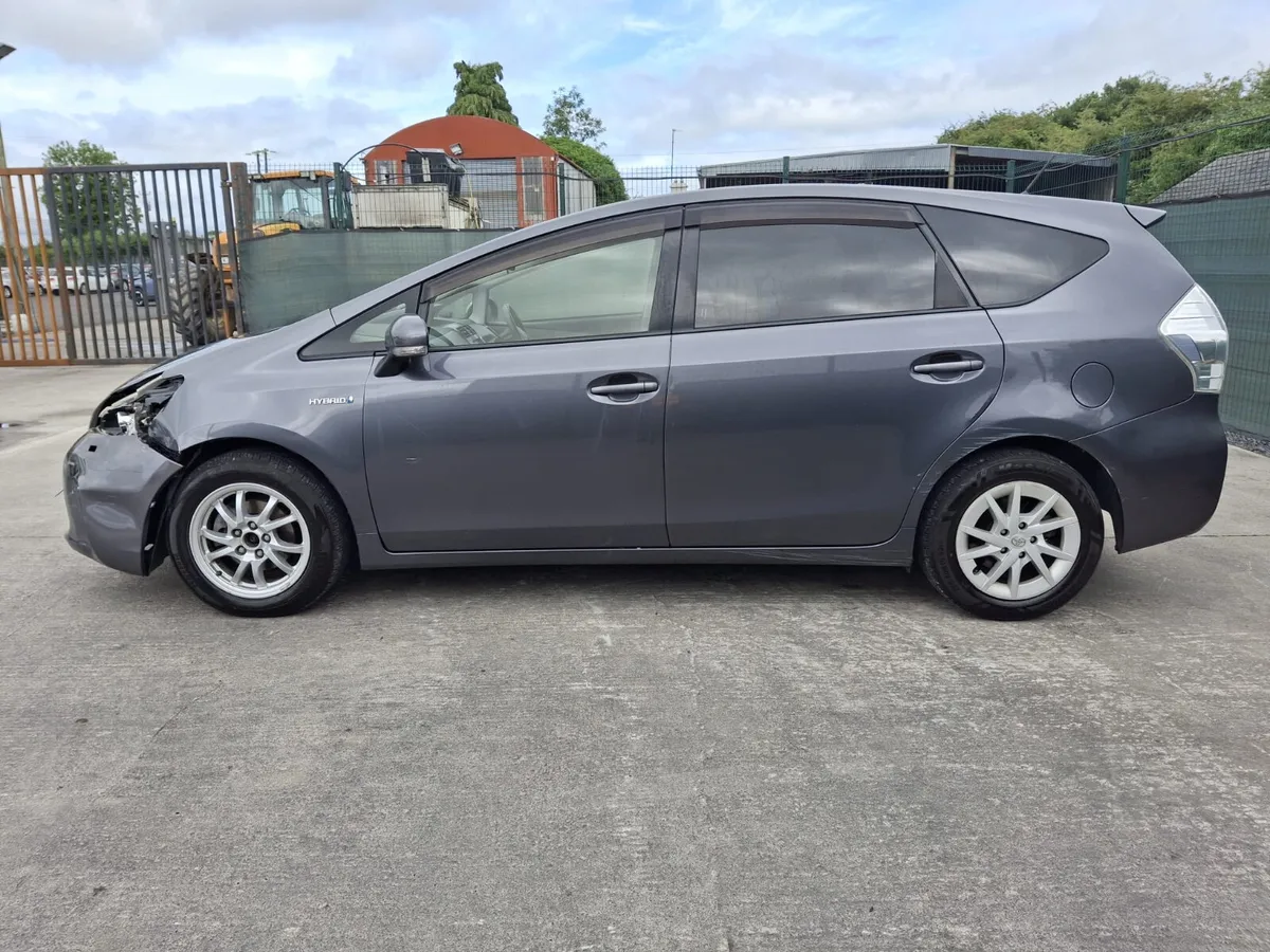 2013 Toyota Prius Hybrid Automatic 7 seater - Image 4