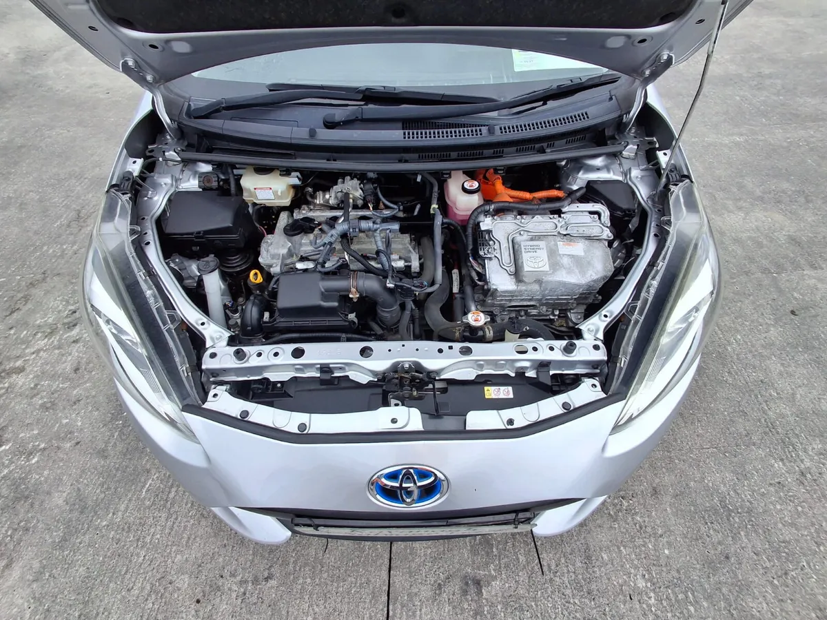 2019 Toyota Aqua Hybrid Very Light Damage - Image 3