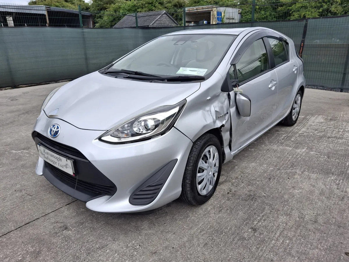 2019 Toyota Aqua Hybrid Very Light Damage - Image 3