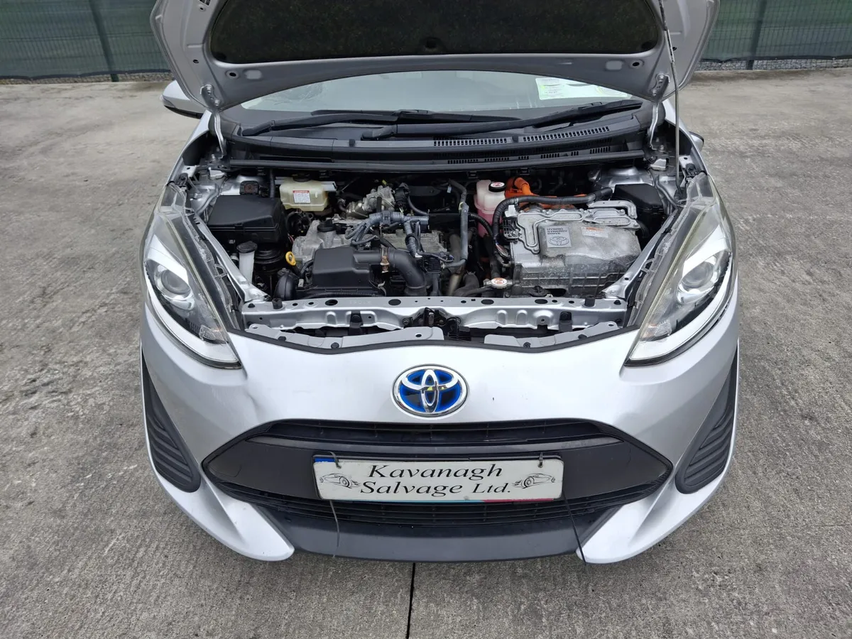 2019 Toyota Aqua Hybrid Very Light Damage - Image 2