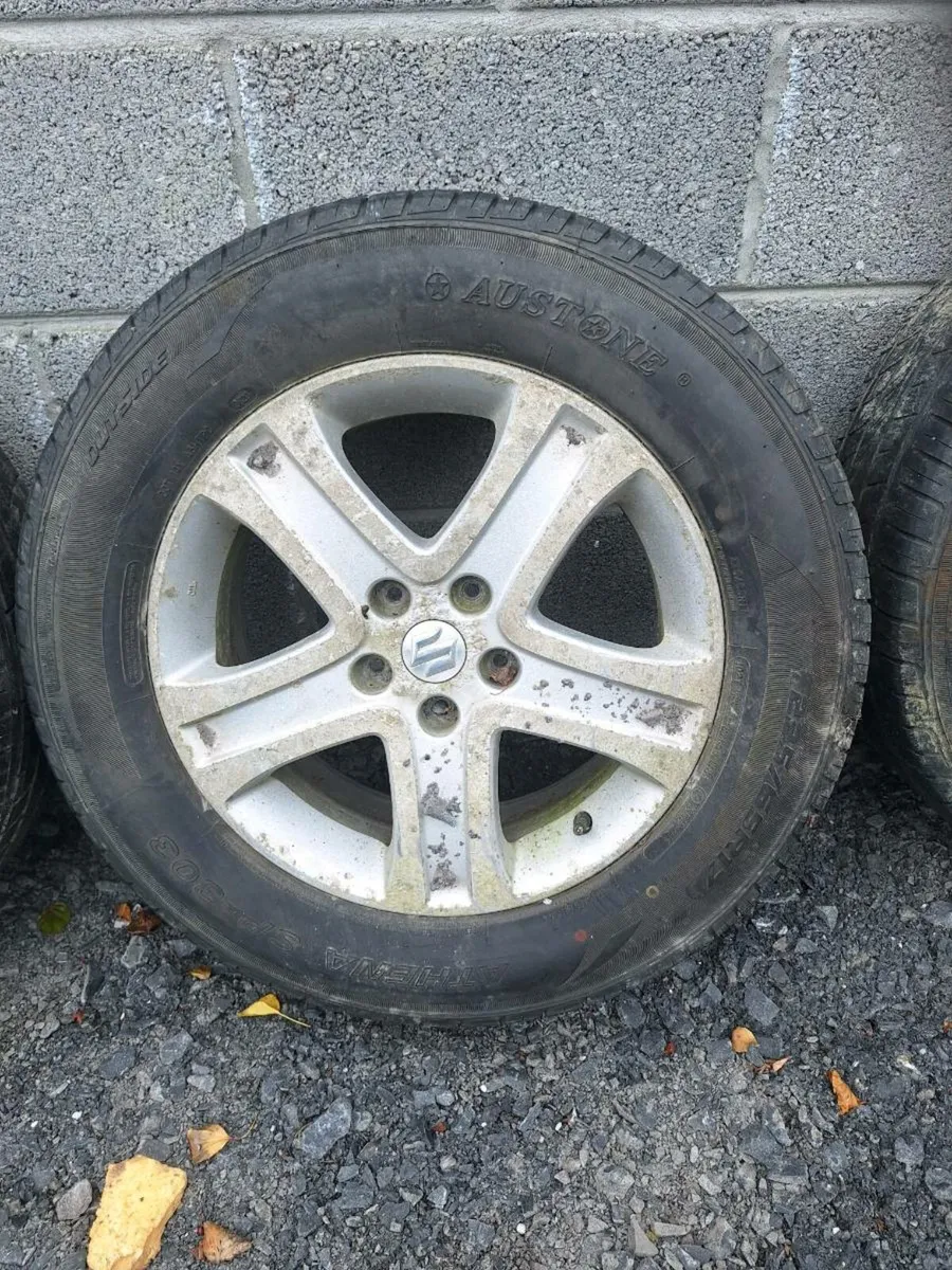 Vitara alloys 90% Tyres 225/65/17 - Image 3