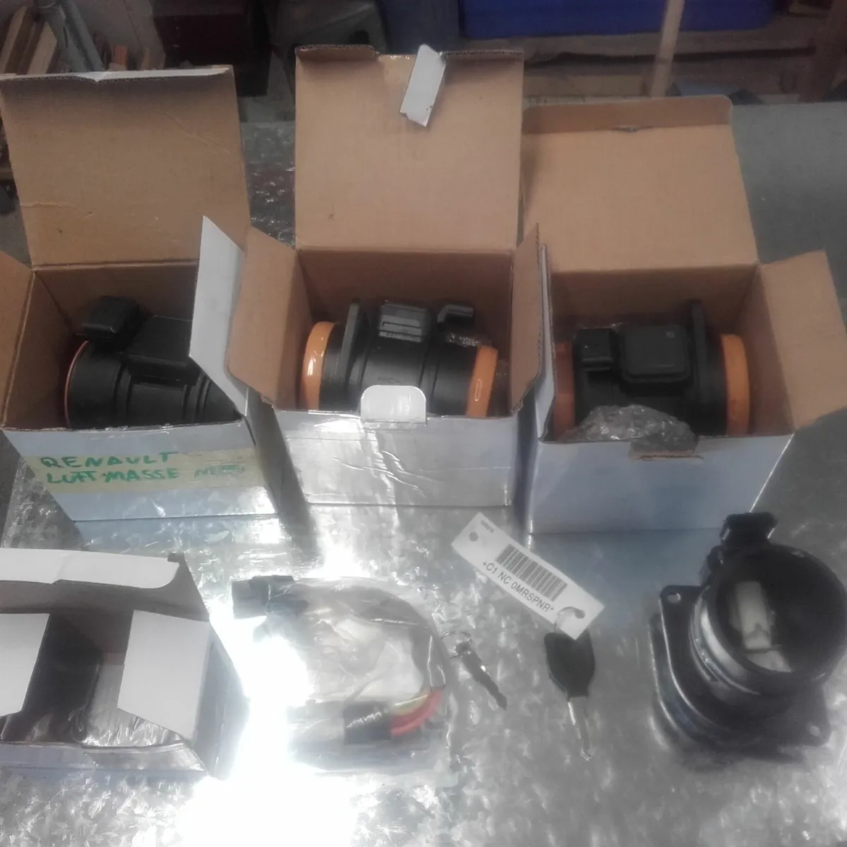 Air mass sensor and a ignition lock for a Renault2