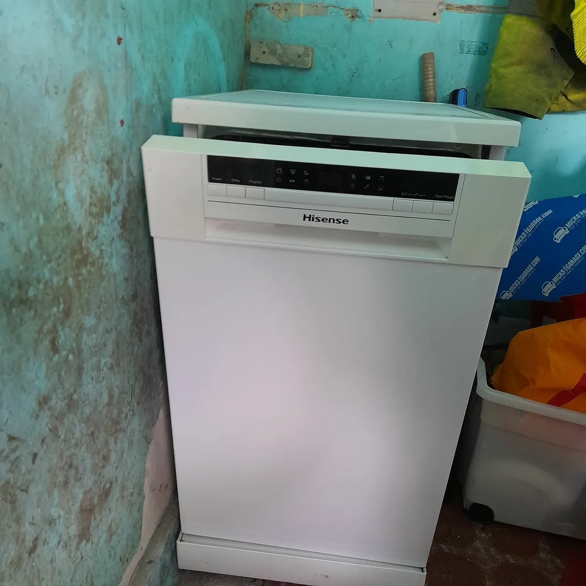 Slimline Hisense Dishwasher - Image 1
