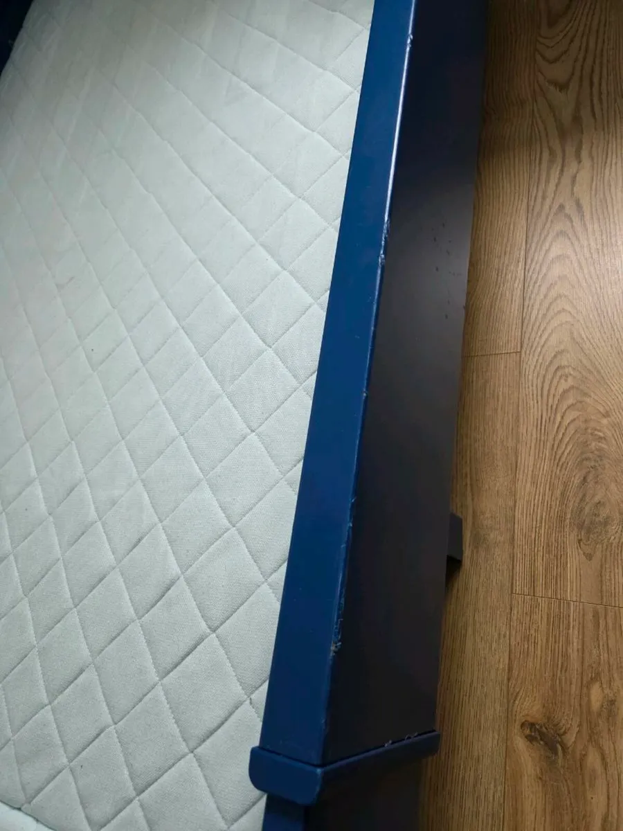 Single bed - Image 2