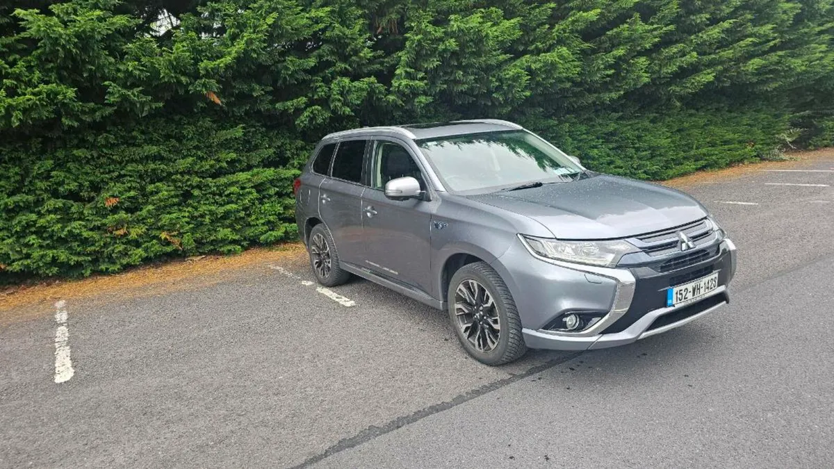 Mitsubishi Outlander PHEV - Image 2