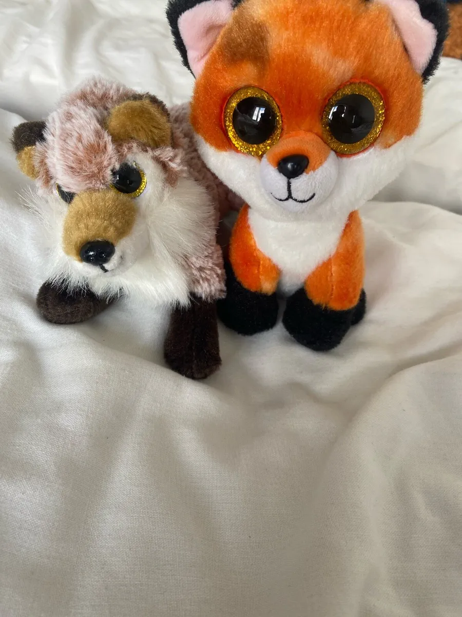2 really fluffy fox teddys