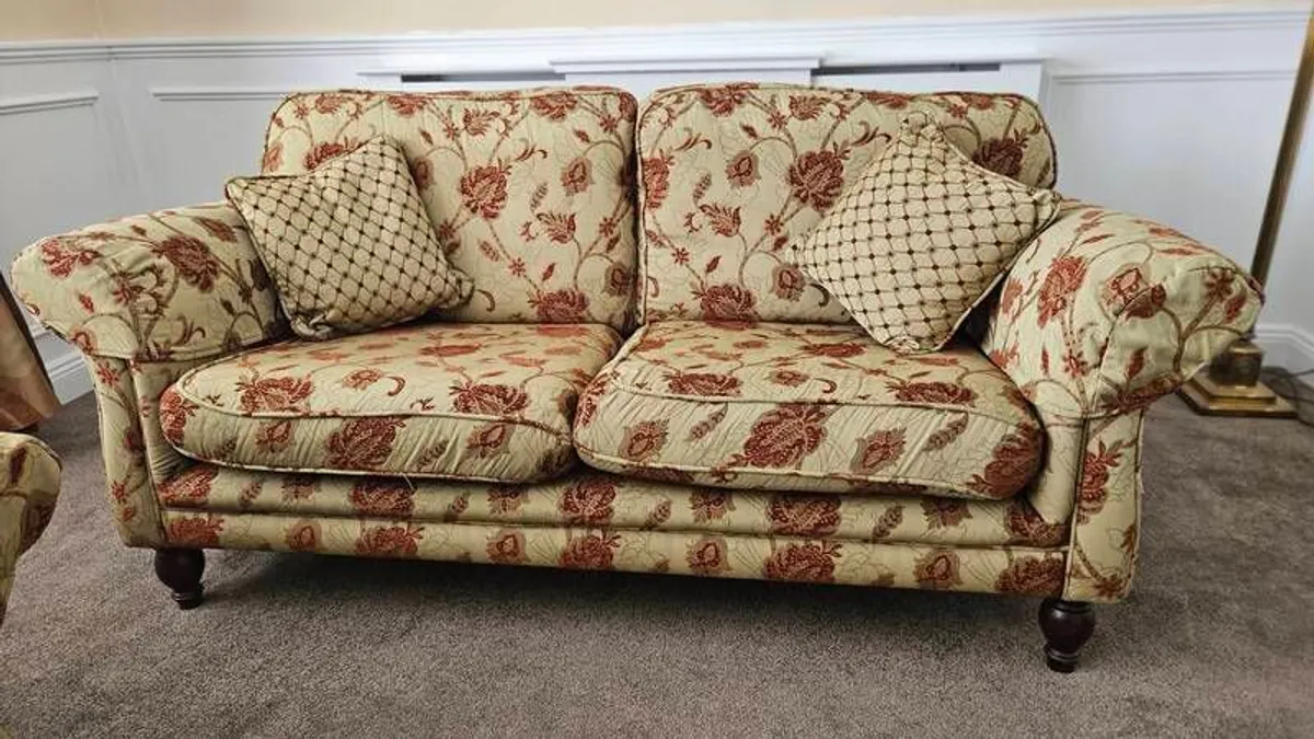 finline furniture 3 + 1 + Queen Anne and footstool - Image 1