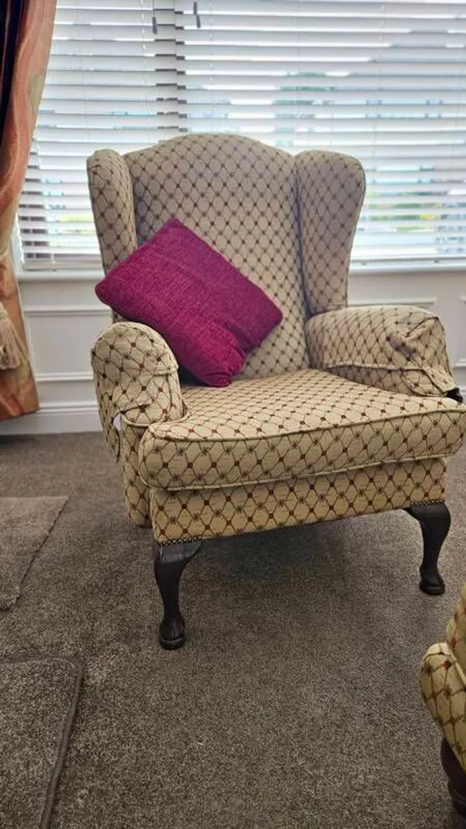 finline furniture 3 + 1 + Queen Anne and footstool - Image 3