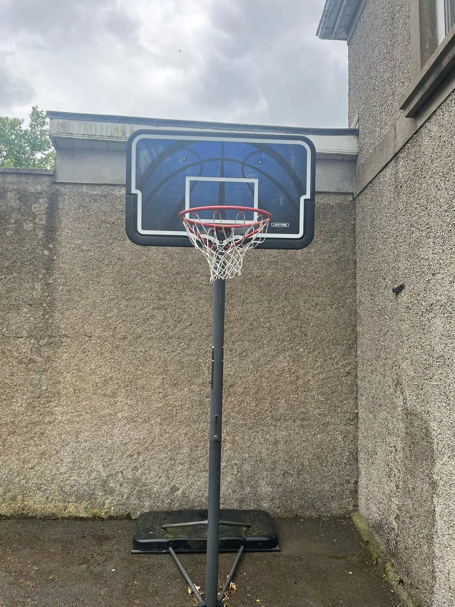 Basket ball hoop with stand €80 ono - Image 1