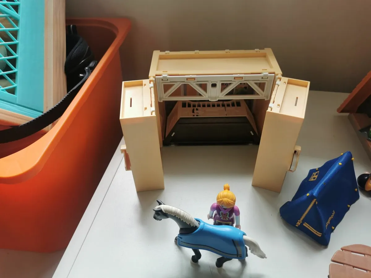 Playmobil camping and stables - Image 4
