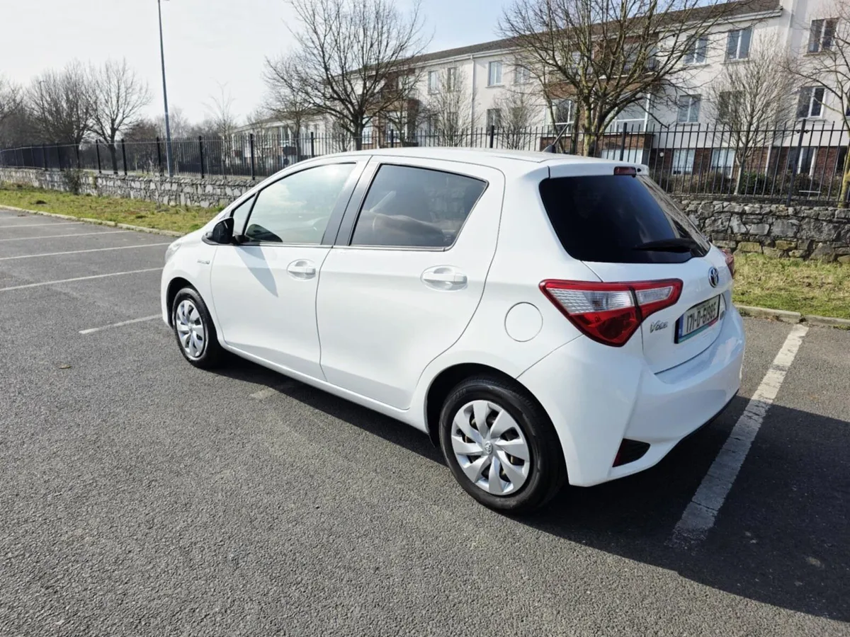 Toyota vitz 2017 - Image 2