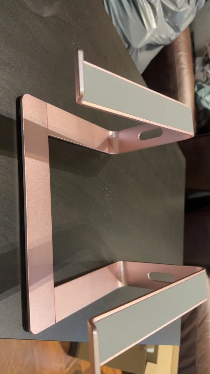 laptop stand (excellent condition)