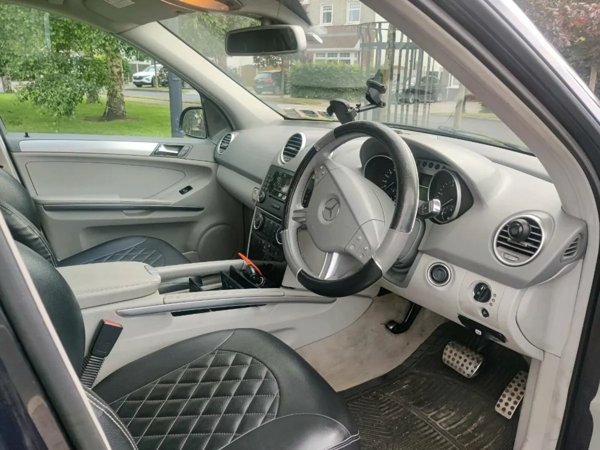 Mercedes Benz ML Crew cab 5 seats - Image 2