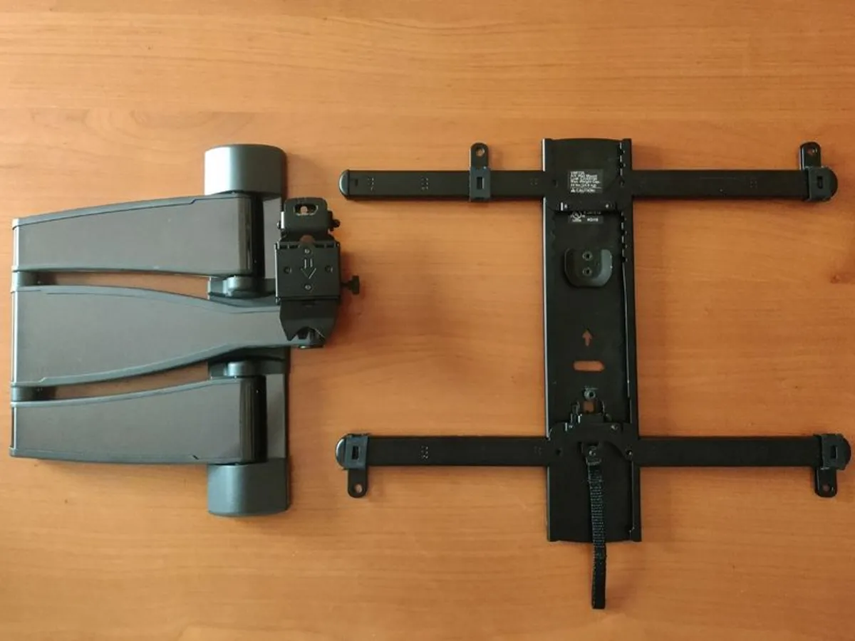 Sanus Full-Motion TV Wall Bracket - Image 2