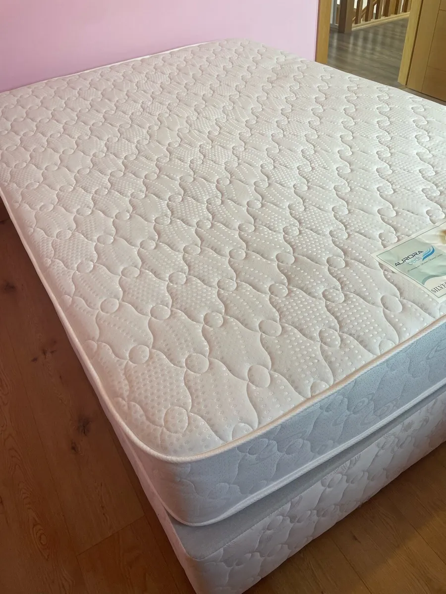 Bed and mattress - Image 3