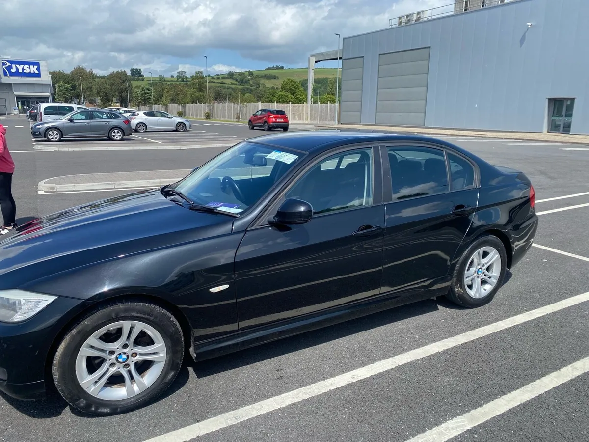 2011 BMW 318D - Image 2