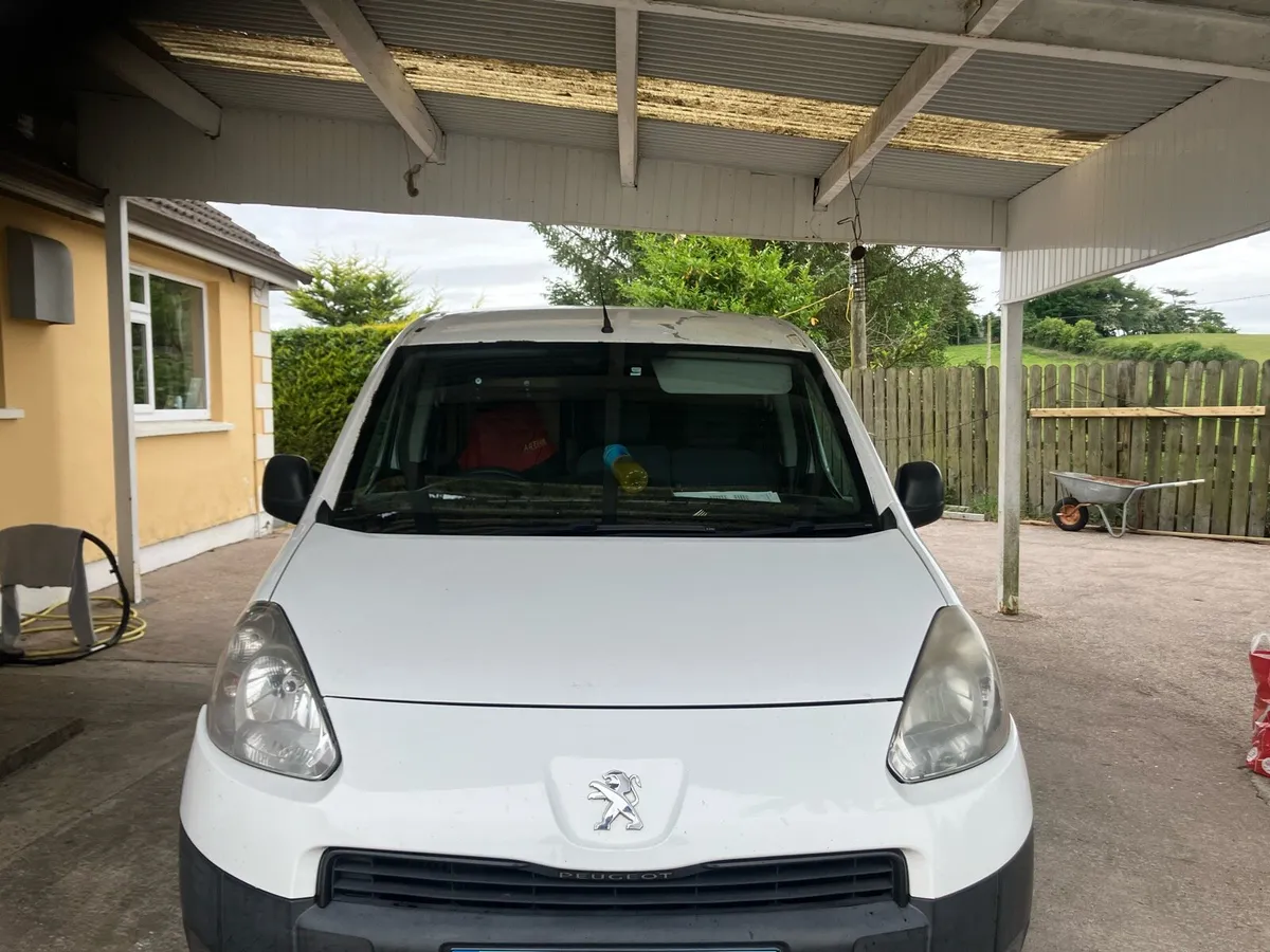 142 Peugeot partner 3 seater - Image 2