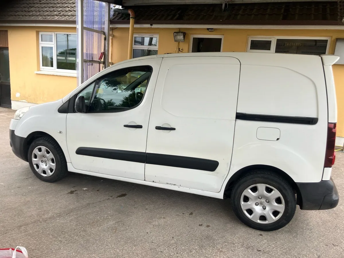 142 Peugeot partner 3 seater - Image 3