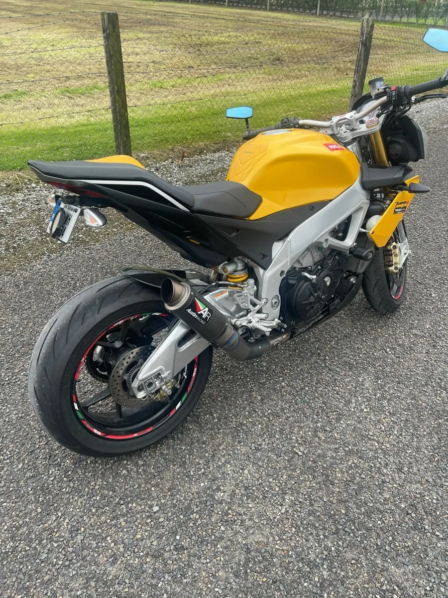 Aprilia Tuono V4 2012 - Image 2