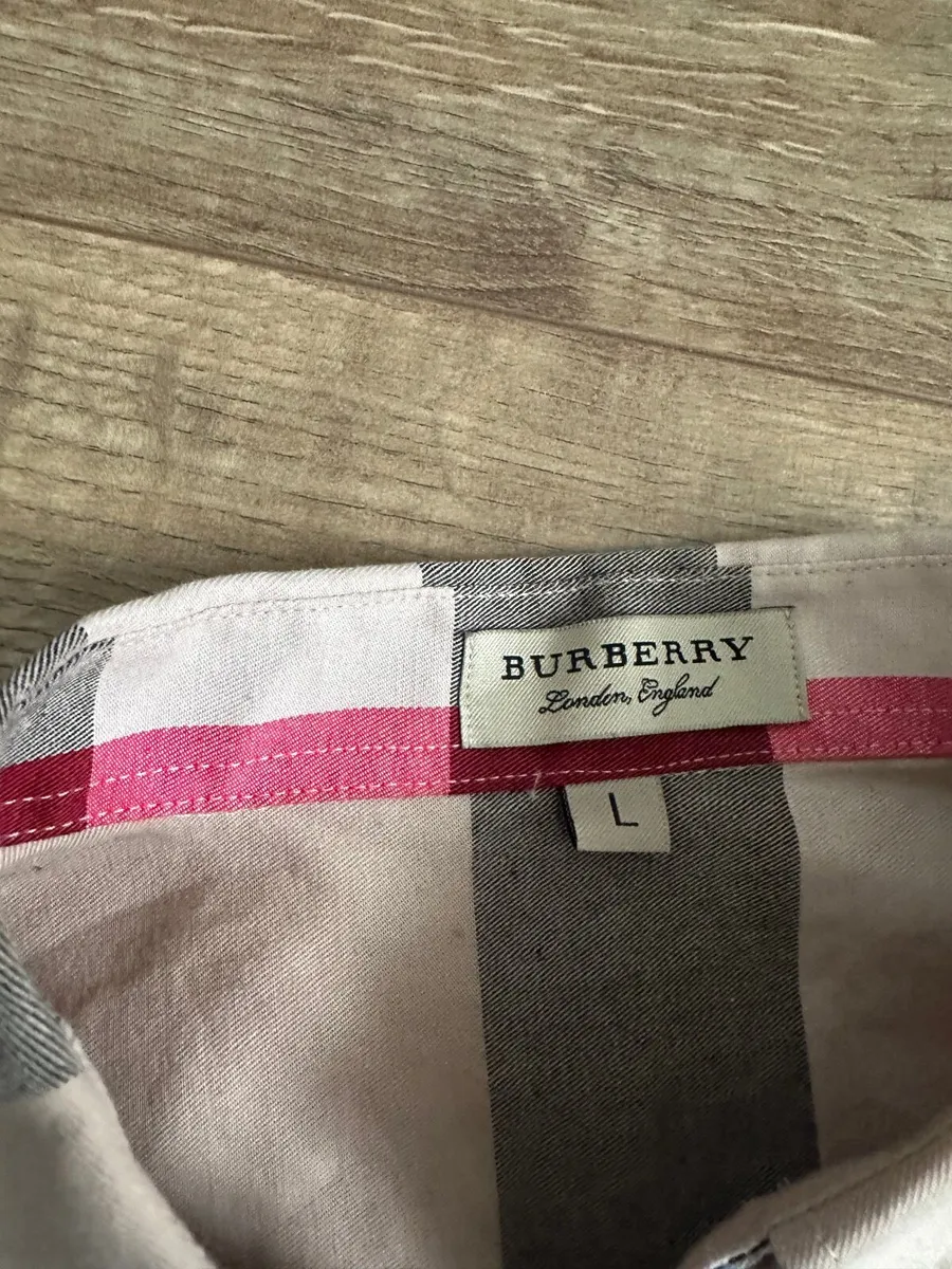 Burberry - Image 2