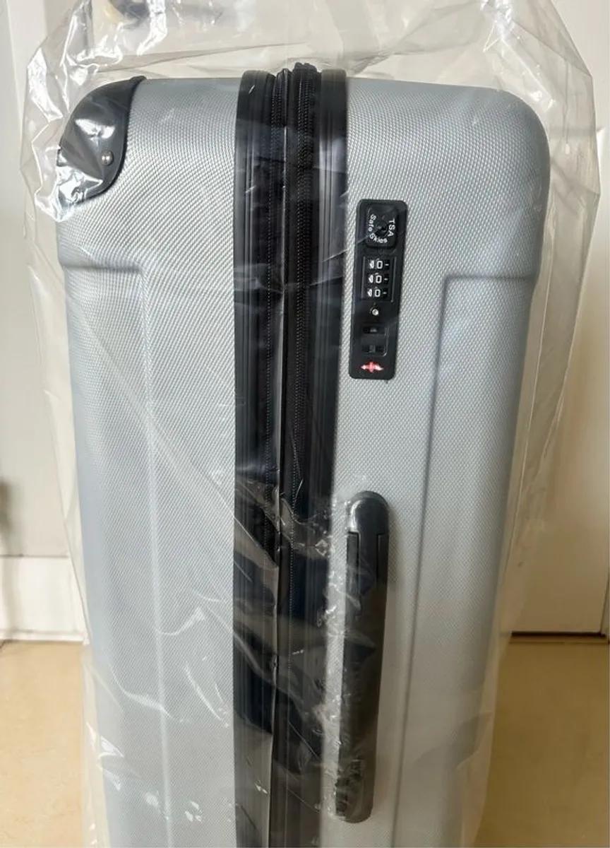 Large PSNGR suitcase - Image 3