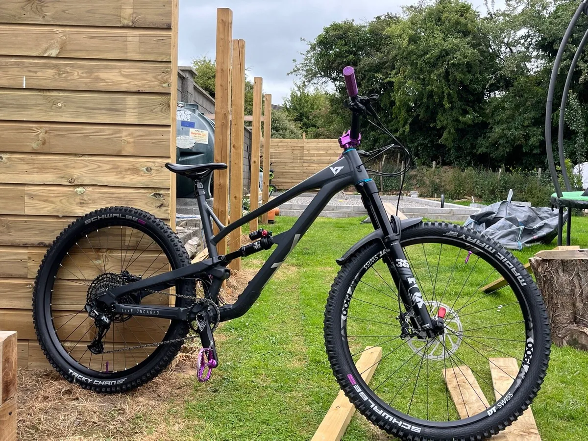 YT Jeffsy 2022 full suspension MTB - Image 1
