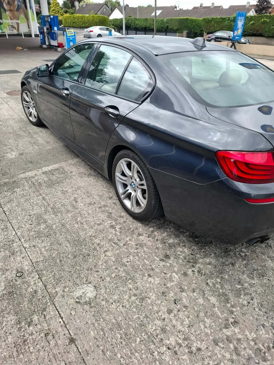 BMW 5-Series 2011 - Image 4